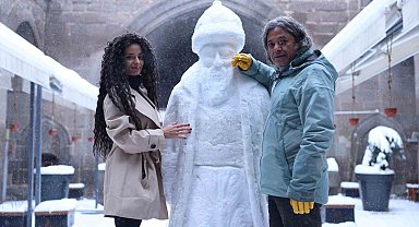 Kayseri'de kar, sanatçıların ellerinde Mimar Sinan'a dönüştü