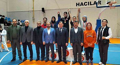 Kayseri'de Okullar Taekwondo Şampiyonası yapıldı