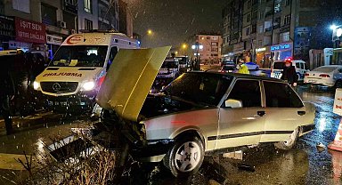 Kaza yapan alkollü sürücü, bindirildiği ekip otosunda silahla kendini vurdu