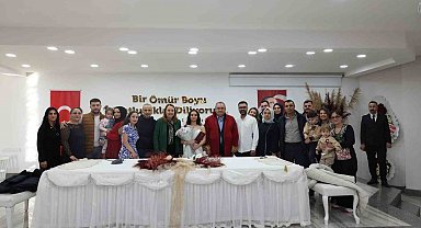 Keçiören Belediye Başkanı Özarslan nikahlarını kıydı, çiftler karaoke yaptı