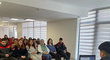 Kız yurdu öğrenci ve personeline yangın eğitimi verildi