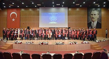 KMÜ'de akademik performans ve cübbe giyme töreni