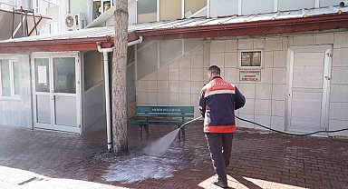 Meram Belediyesi'nden Ramazan öncesi cami bahçelerinde temizlik seferberliği