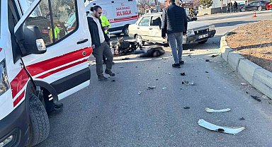 Motosiklet ile otomobil çarpıştı: 1 ölü, 1 yaralı