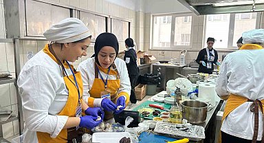 Öğrenciler en iyi yemeği yapmak için yarıştı