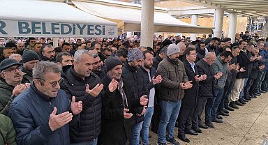 Öldürülen sendika temsilcisi toprağa verildi