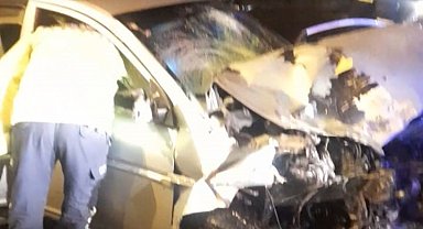 Otomobil kamyonete arkadan çarptı: 2 ölü, 9 yaralı