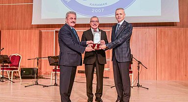 Rektör Gavgalı'ya üstün hizmet madalyası