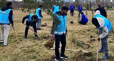TDV, 6 Şubat depremlerinde hayatını kaybedenler anısına fidan dikti