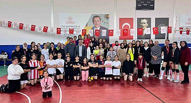 Tomarza'da 'Anne ve Kızları Voleybol Turnuvası' dolu dolu geçti