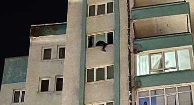 14. katın penceresine çıkan şahıs ikna sonucu indirildi