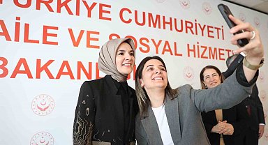 Aile ve Sosyal Hizmetler Bakanı Göktaş, bakanlık personeli ile bayramlaştı