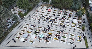 Ankara'da Bayramın birinci günü şehitliklere ziyaret