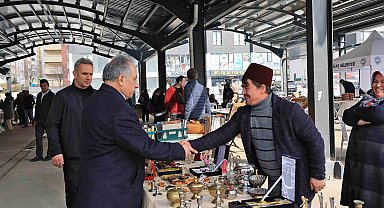 Antikacılar Ramazan'da pazarda buluşuyor