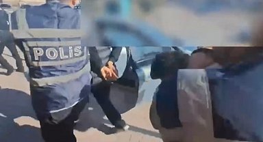 Aracın önünü keserek cep telefonu çalan şahıslar yakalandı