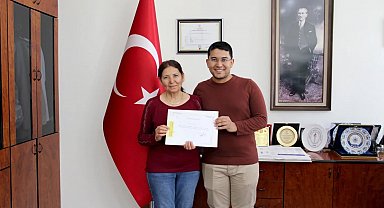 Aynı hastanede görev yaptığı doktor oğlundan Teşekkür Belgesi aldı