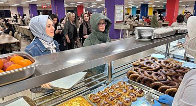 Bakan Göktaş, başkentte KYK yurdundaki kız öğrencilerle sahur yaptı