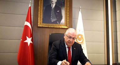 Bakan Güler: "Çanakkale'yi tarihimize altın harflerle yazdıran Gazi Mustafa Kemal Atatürk ve ecdadımızı şükranla yâd ediyorum"