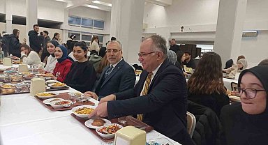 Bakan Işıkhan üniversite öğrencileriyle iftar yaptı
