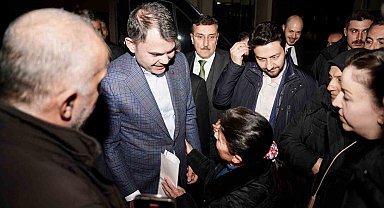 Bakan Kurum, depremde ailesini kaybeden Malatyalı Ömer Gürbüz'ü ziyaret etti