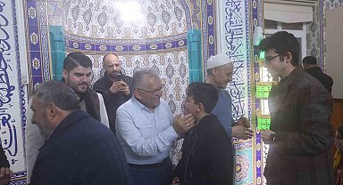 Başkan Büyükkılıç, teravih namazında Esenyurt sakinleriyle buluştu