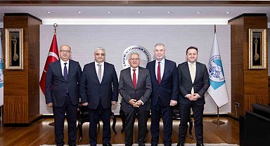 Başkan Büyükkılıç'a Erciyes Anadolu Holding heyetinden ziyaret