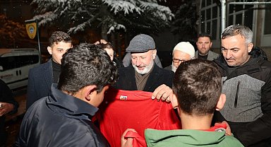 Başkan Çolakbayrakdar, Ramazan bereketini her gün bir mahallede paylaşıyor