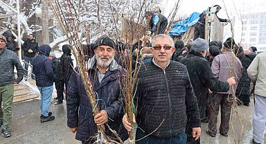 Başkan Özdoğan: "Hacılar'ımız meyveyi dalından tüketecek"