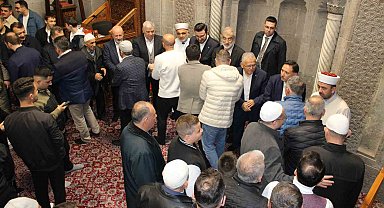 Bayram namazında camler doldu taştı