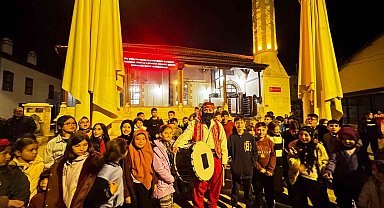 Bozkır'da çocuklara Teravih namazı sonrası geleneksel Ramazan eğlencesi