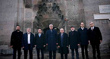 Dünyadaki ilk tıp fakültesine Bakan Memişoğlu'ndan tam puan