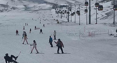 Erciyes'e kar yağdı, sezon uzadı