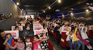 Gezen Sinema Tırı, Beypazarı'nda çocuklar tarafından ilgi gördü