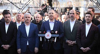 İçişleri Bakanı Yerlikaya bayram namazını Konya'da kıldı