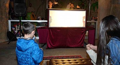 Karagöz-Hacivat'ın dünyası çocuklarla buluşuyor