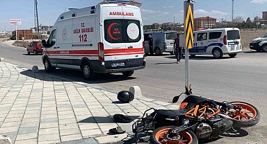 Karaman'da devrilen motosikletin sürücüsü ölümden döndü