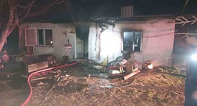 Karaman'da sobadan sıçrayan kıvılcım evi yaktı