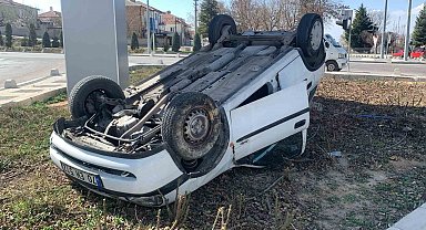 Karaman'da takla atan otomobilin sürücüsü yaralandı