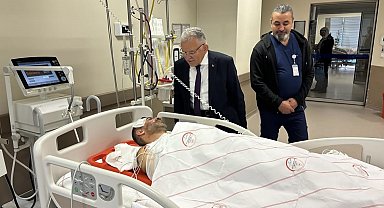 Kayseri Büyükşehir Belediye Başkanr Büyükkılıç'tan şantiyede yaralanan işçiye ziyaret