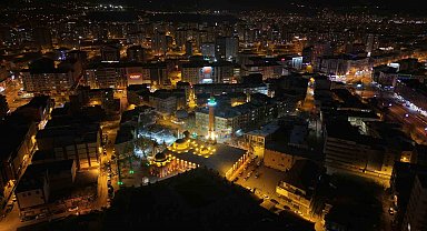 Kayseri Büyükşehir; Ramazan'da Camii Kebir'i ışıklandırdı