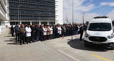 Konya'da balkondan düşerek hayatını kaybeden profesör son yolculuğuna uğurlandı