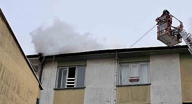 Konya'da çatıda çıkan yangın korkuttu