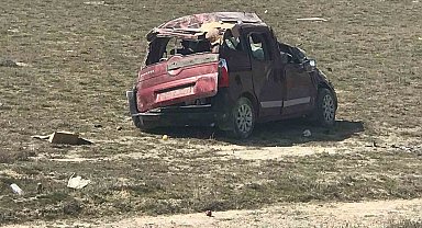 Konya'da hafif ticari araç takla attı: 5 yaralı