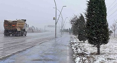 Konya'da kar yağışı başladı, yer yer tipi etkili oluyor