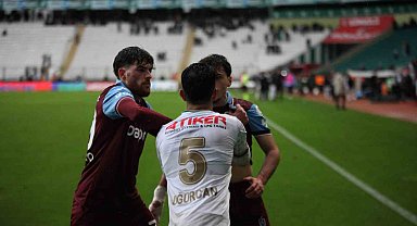 Konyaspor - Trabzonspor maçının uzatma dakikalarında kavga çıktı