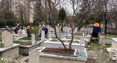 Niğde Belediyesi'nden mezarlıklarda bayram temizliği
