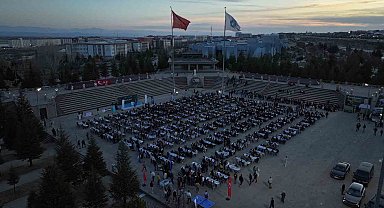 Niğde Belediyesi'nden üniversite öğrencilerine 7 bin 500 kişilik iftar yemeği