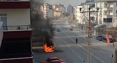 Park halindeyken yanan öğrenci servisi kullanılamaz hale geldi