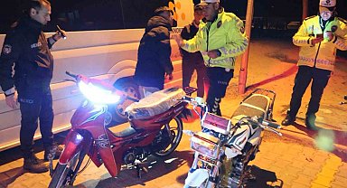 Polisten motosikletli gençlere abart egzoz baskını