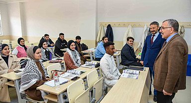 Rektör Gavgalı, Filistinli öğrencilerle bir araya geldi